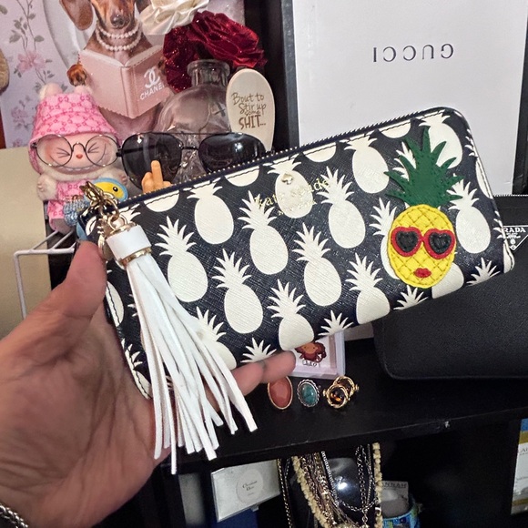 Kate Spade - Hawaii Exclusive Cedar Pineapple Long Zip Around Wallet - Picture 2 of 4